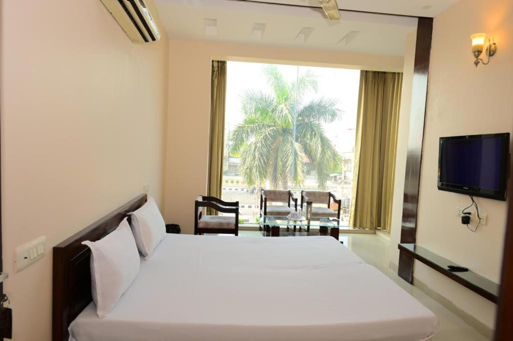 Hotel Maharani Regency Panchkula Esterno foto