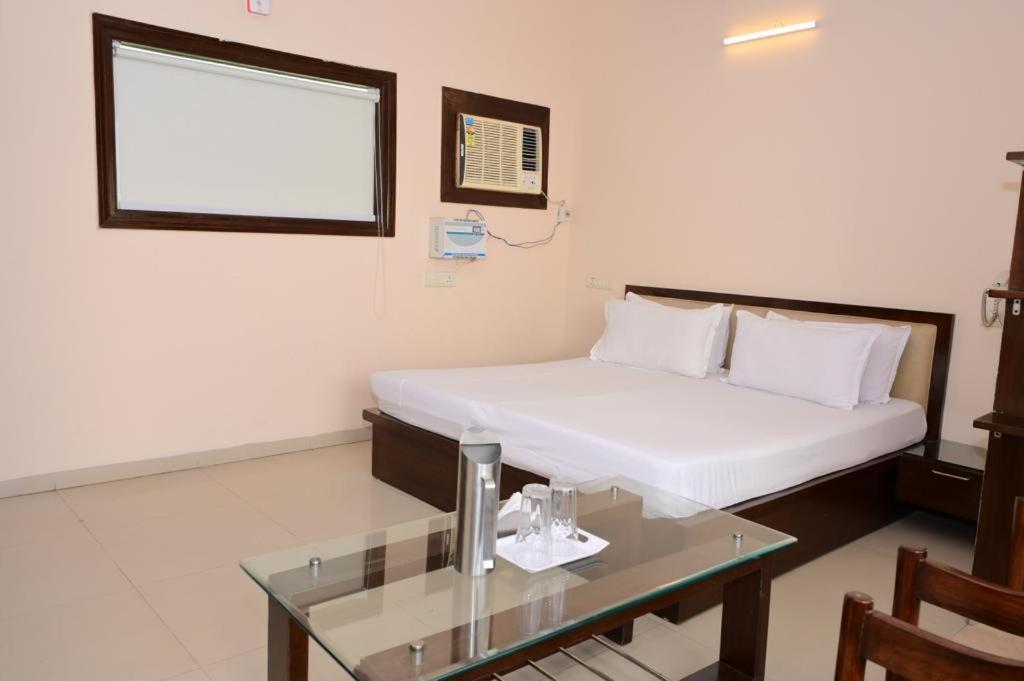 Hotel Maharani Regency Panchkula Esterno foto