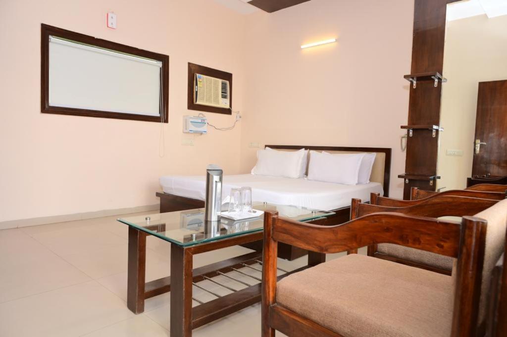 Hotel Maharani Regency Panchkula Esterno foto
